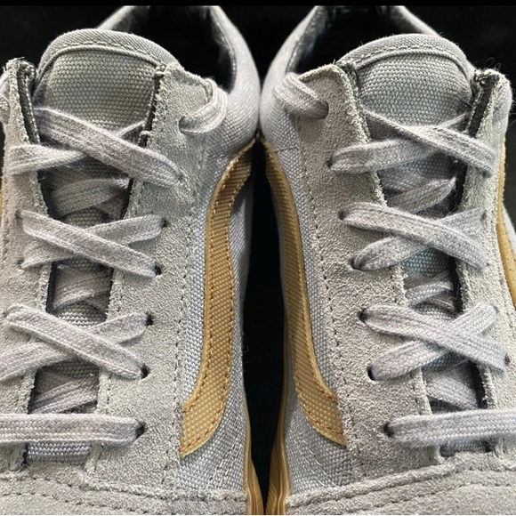 Gray and brown vans - Picture 4 of 9